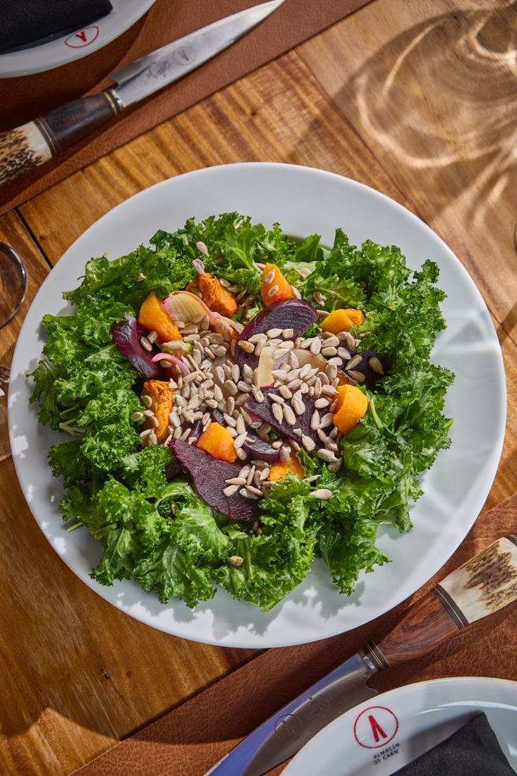 Ensalada de kale, remolacha y semillas